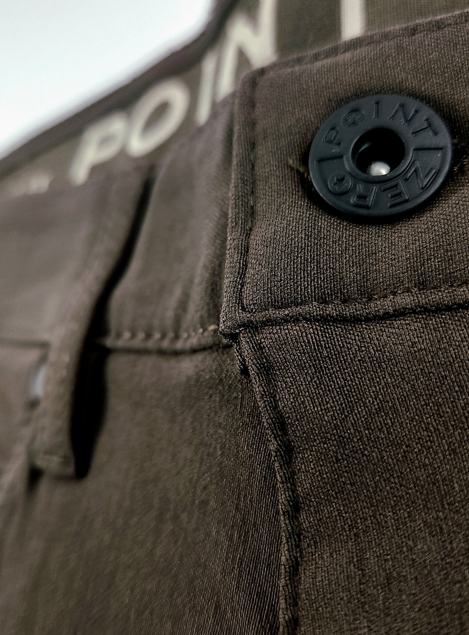 Military Green||Vert Militaire