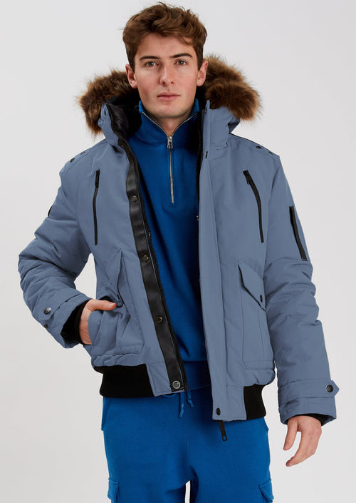 VARSITY||VARSITÉ