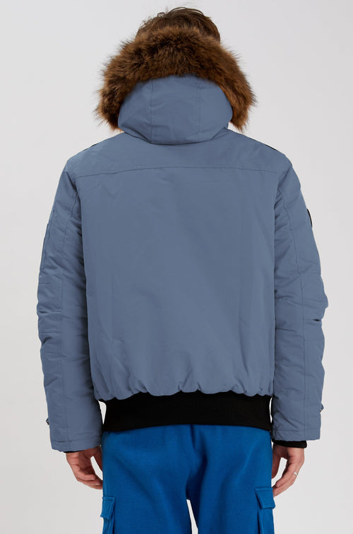 VARSITY||VARSITÉ
