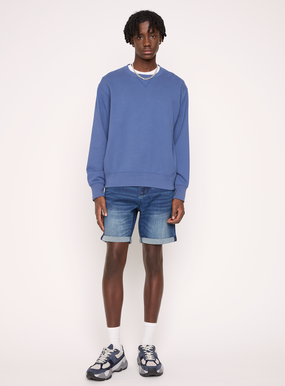 MANUEL 8 inch cuffed Denim 5 pocket Shorts MANUEL 8 pouces a revers en jean a cinq poches