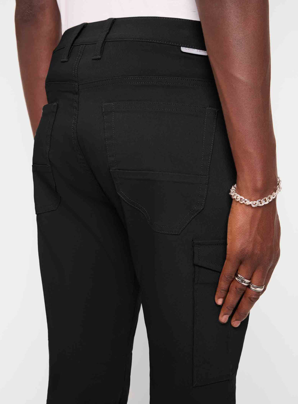 Black||Noir
