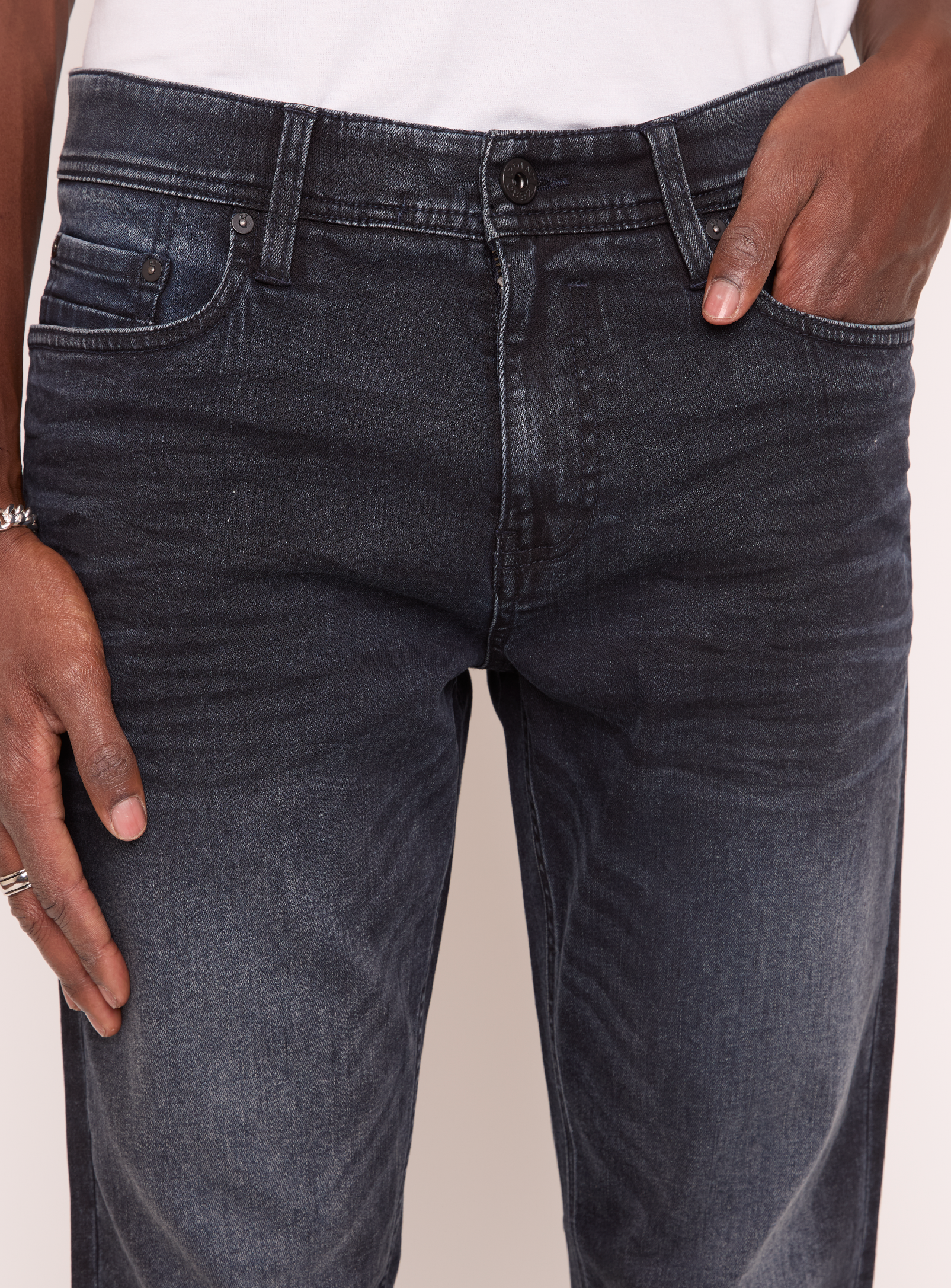 VINCE| Narrow fit denim with pockets