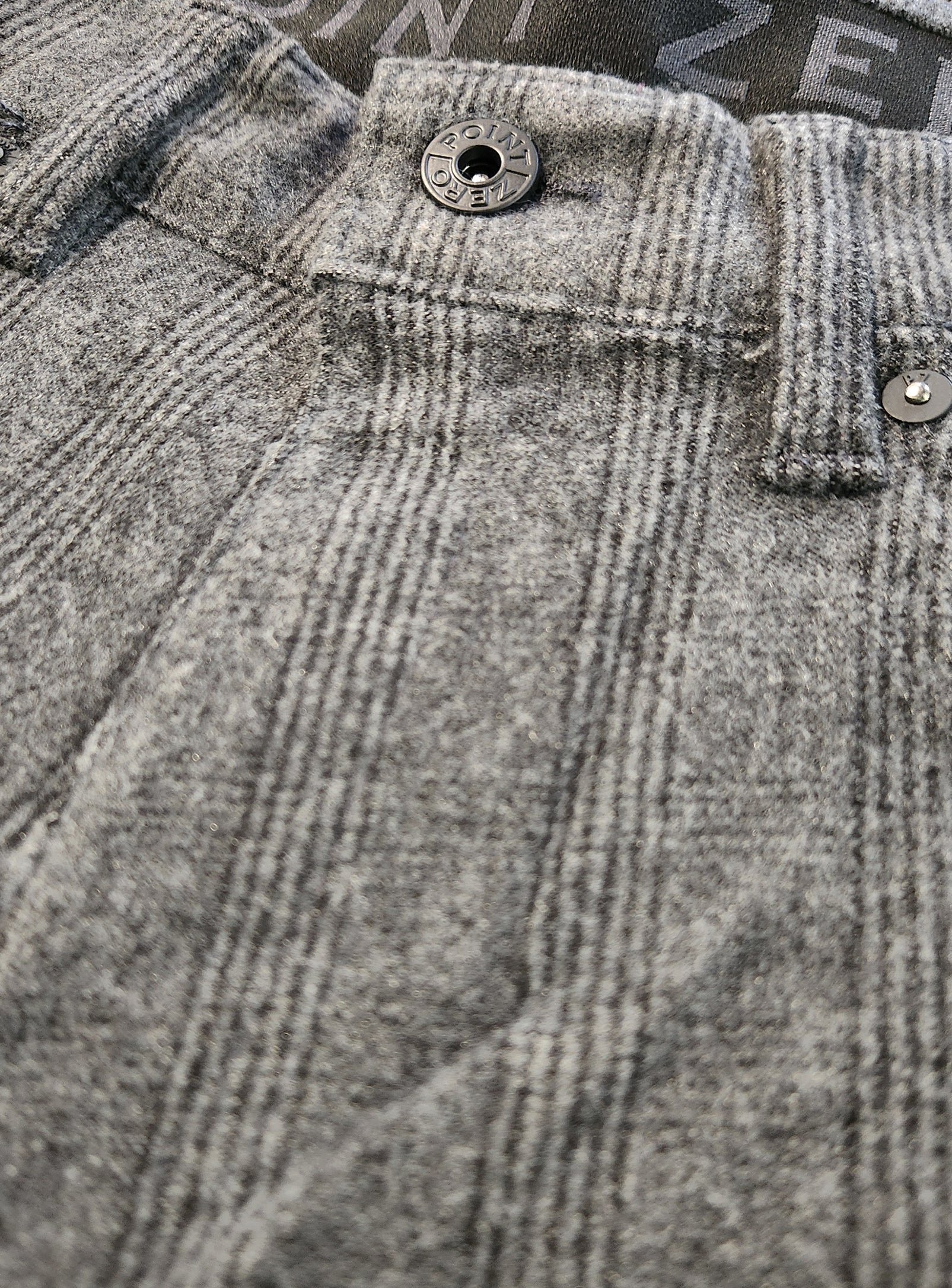 Charcoal||Charbon de Bois