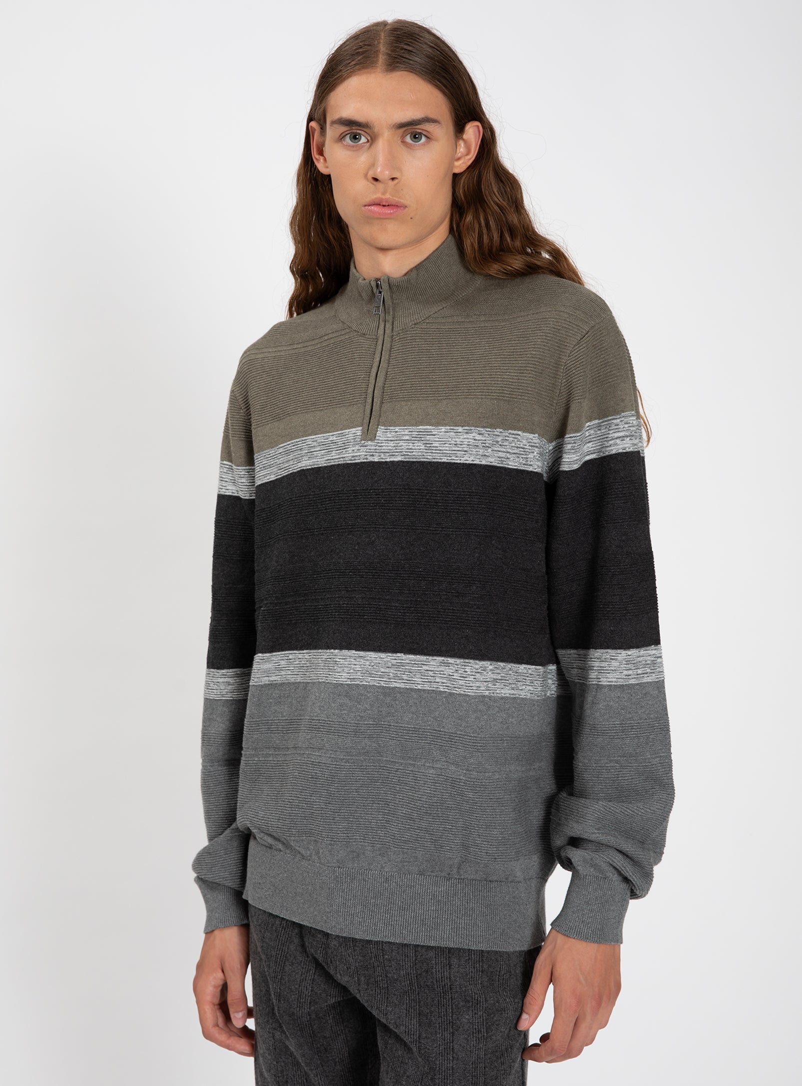 Military Mix||Melange Militaire