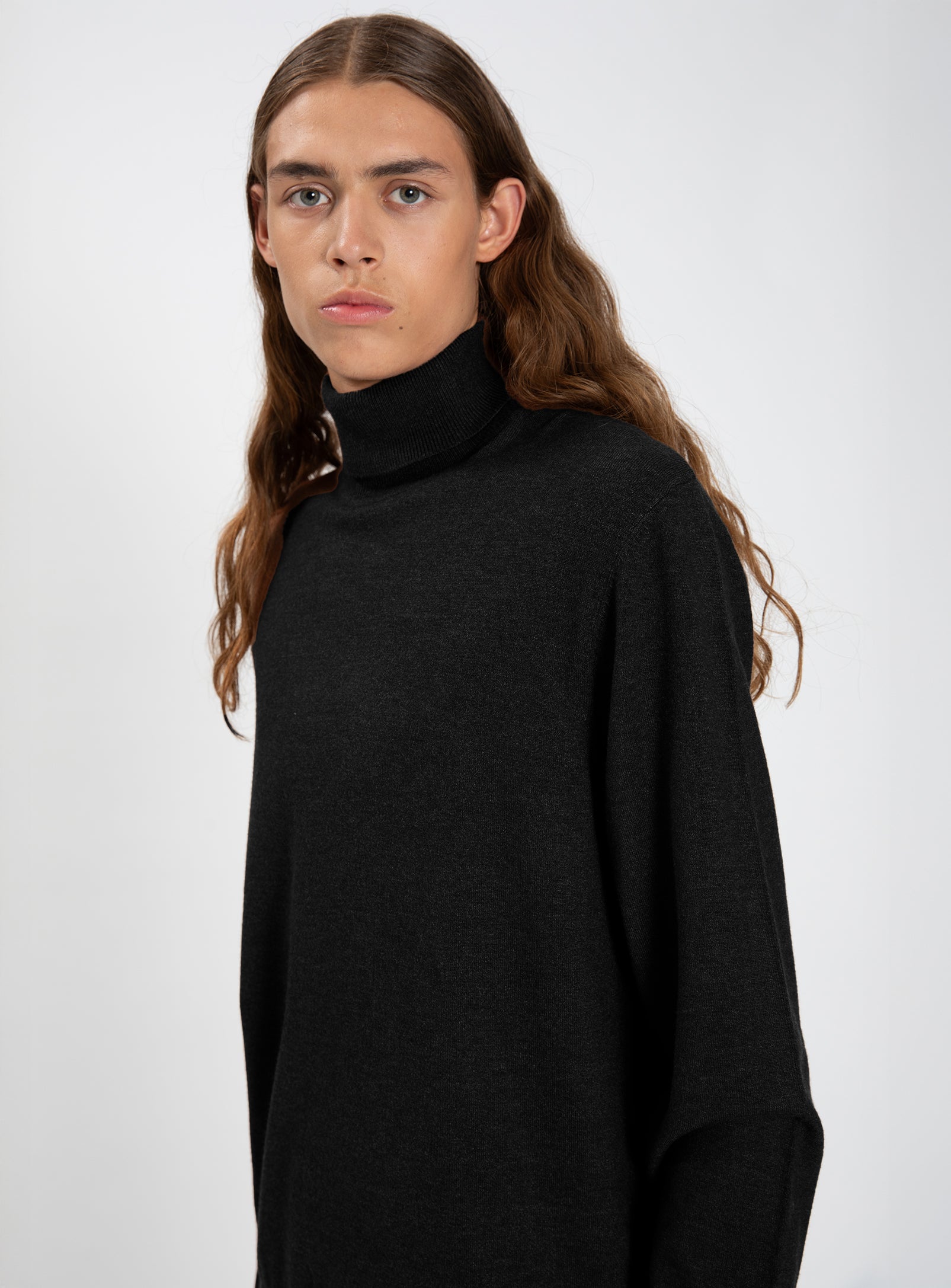 LEVAN | Cashmere-Touch Fine Gauge Turtleneck Sweater