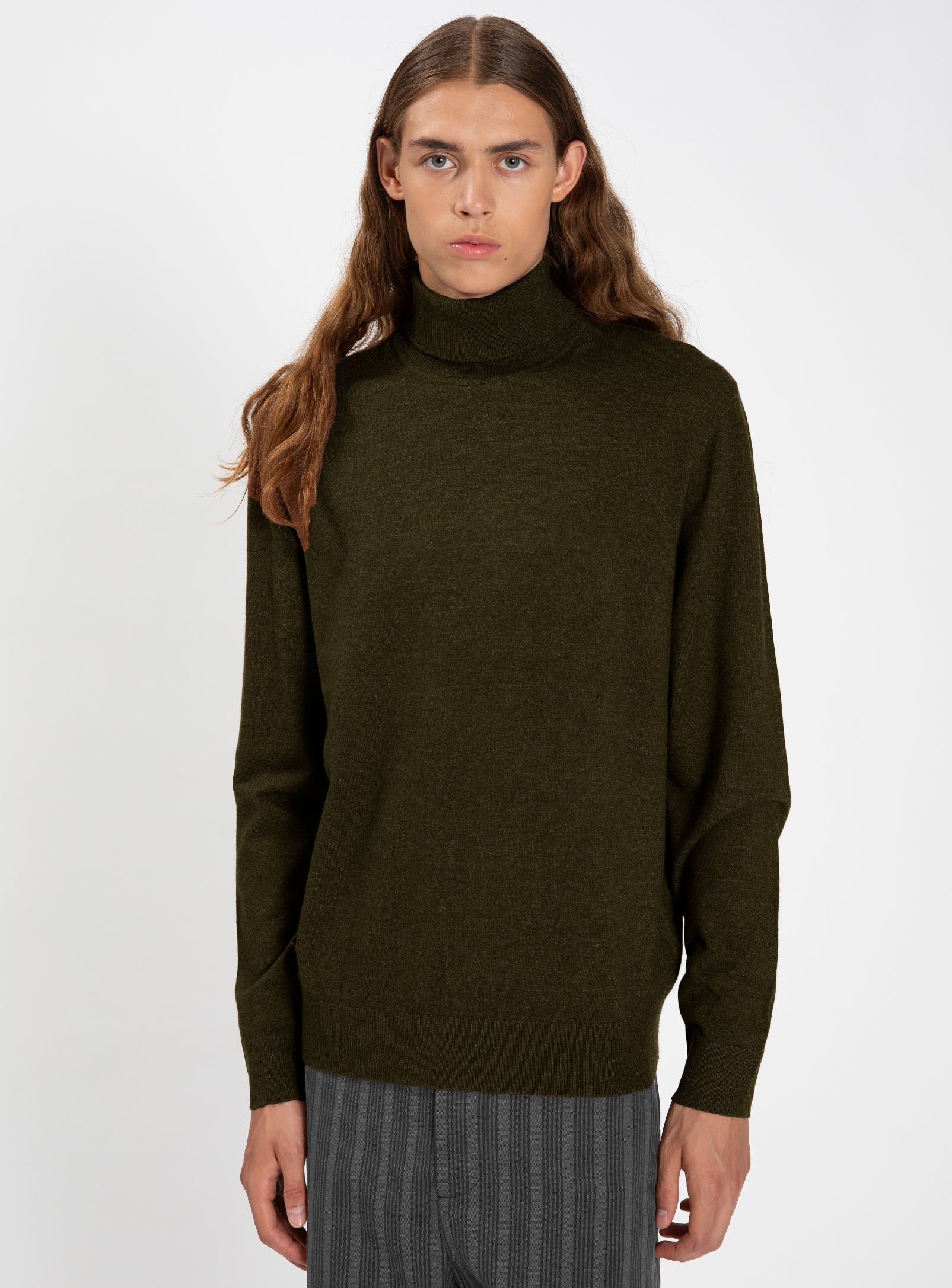 LEVAN | Cashmere-Touch Fine Gauge Turtleneck Sweater