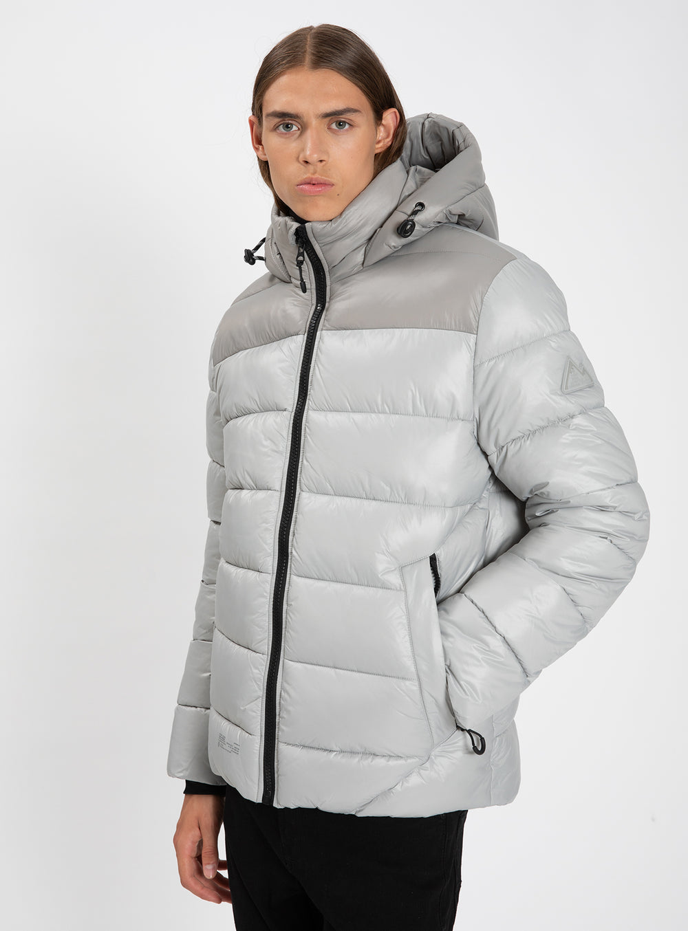 Lightgrey||Gris