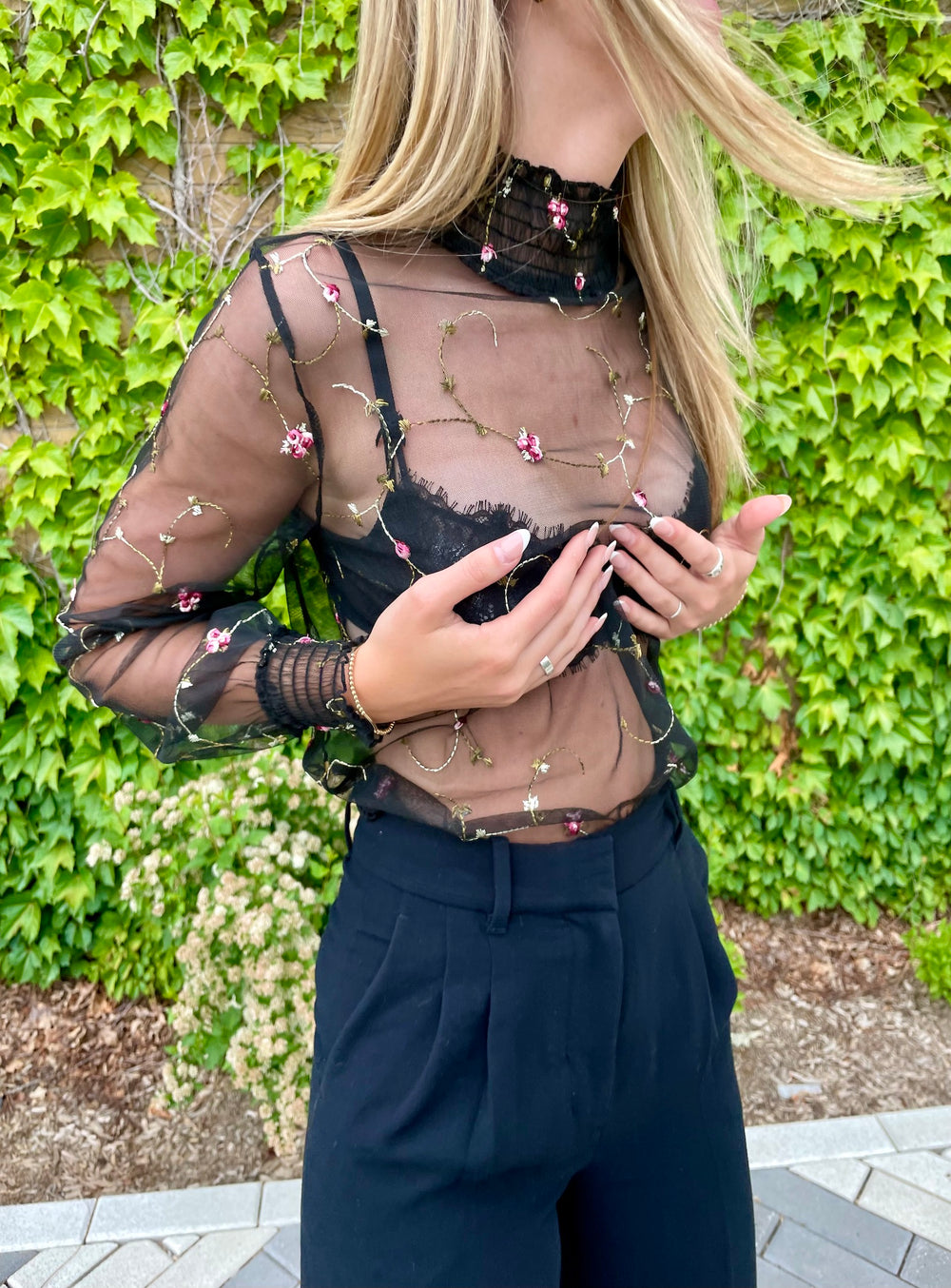 FRANKIE| Sheer Floral Blouse || FRANKIE| Blouse Florale Transparente