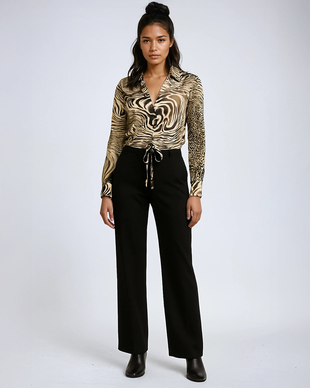 SORAH | Long-Sleeve Printed Satin Shirt with Front Tie || SORAH | Chemise imprimée en satin à manches longues avec lien devant