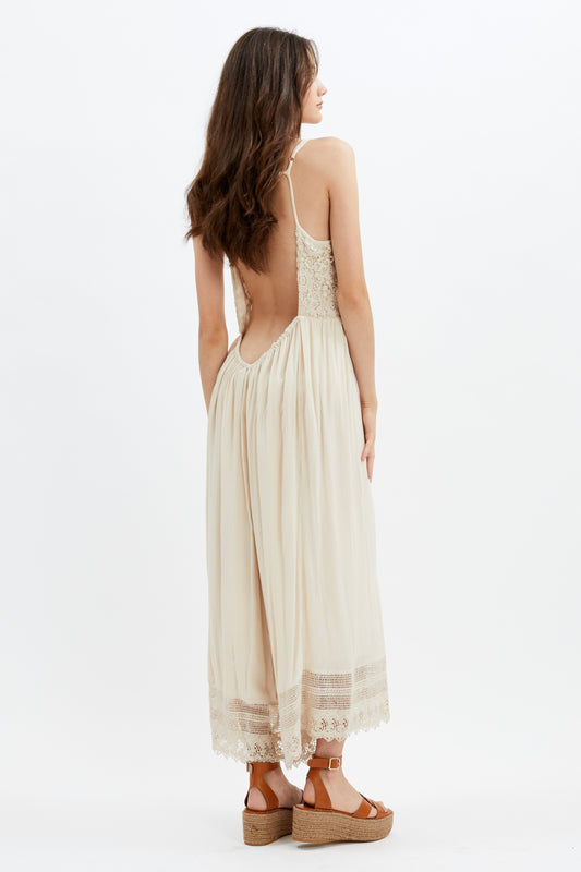 MAGGIE | Open Back Capri Length Jumpsuit with Lace Trim ||MAGGIE |  Combinaison Capri à dos ouvert avec bordures en dentelle