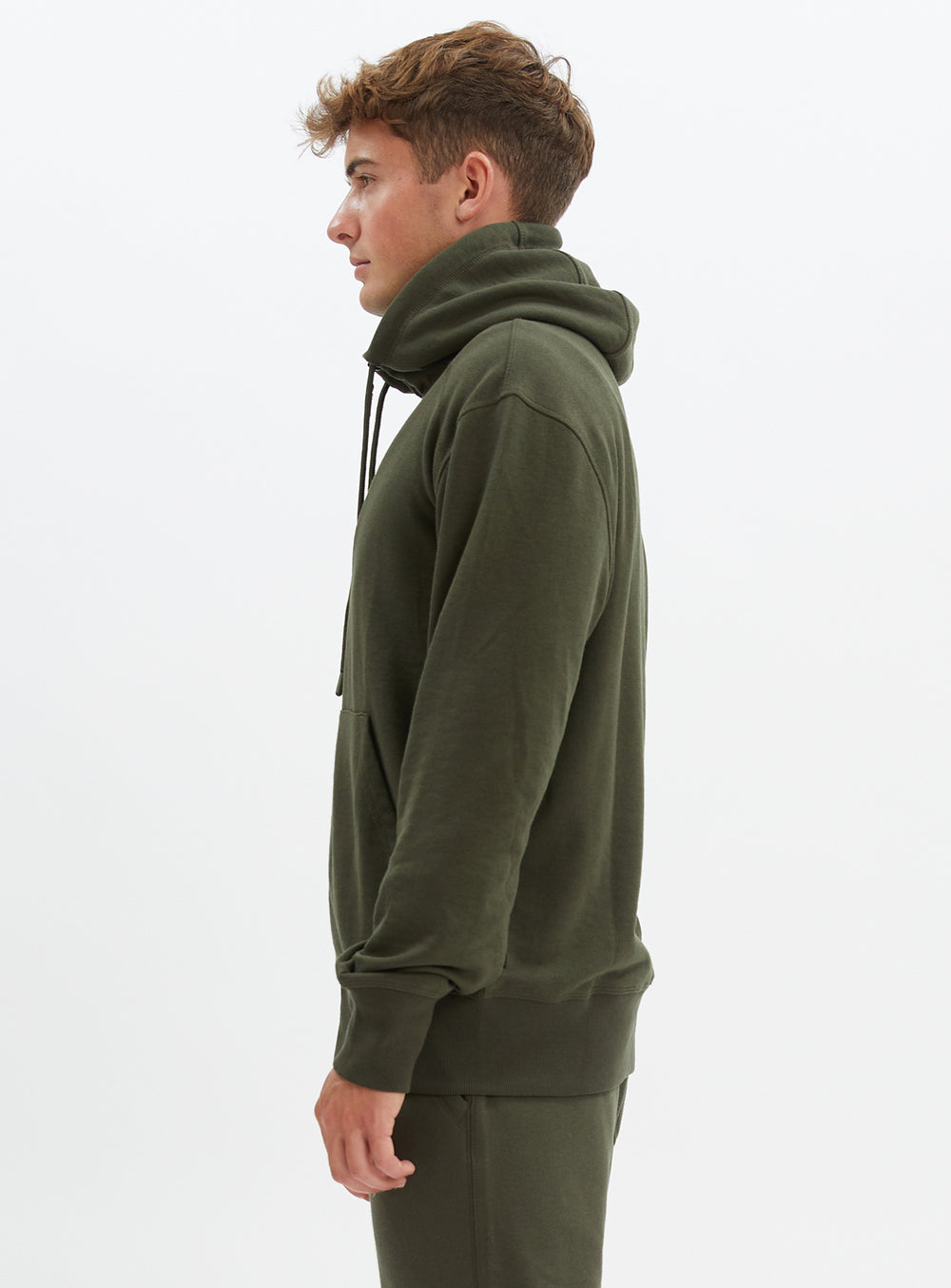 Military||Militaire