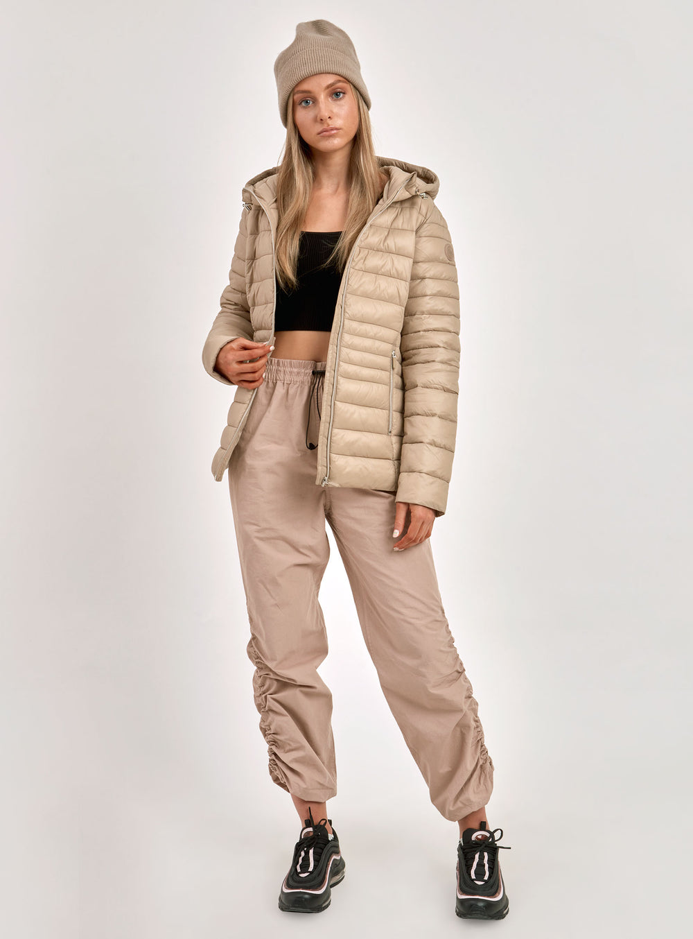 LESLIEVILLE | PACKABLE HOODED ULTRALIGHT JACKET-CAMEL||LESLIEVILLE | MANTEAU ULTRALÉGER À CAPUCHE COMPRESSIBLE-CHAMEAU