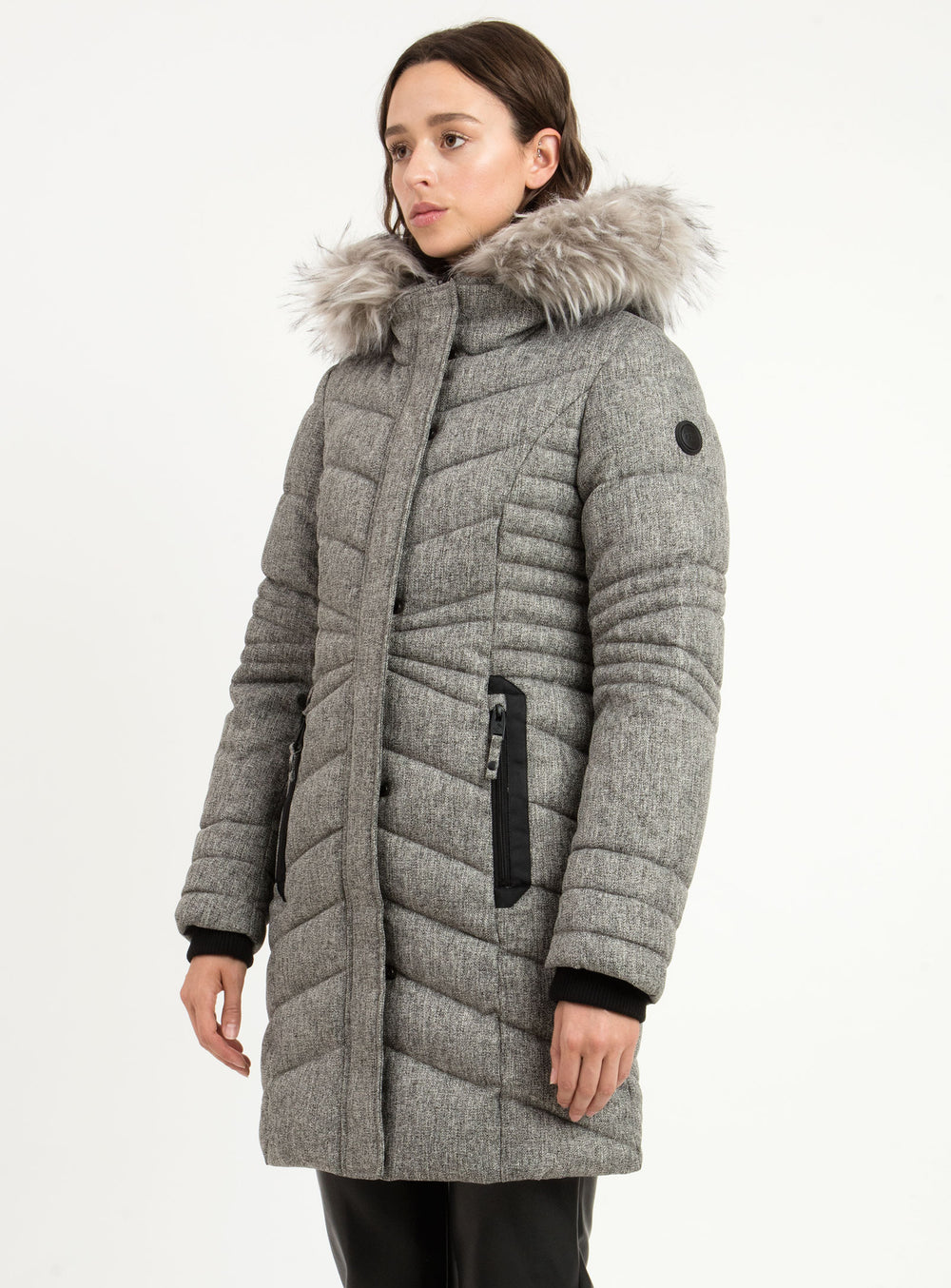 INSET HOODED
JACKET W/ POCKET TAPE
DETAIL & REMOVA
-CHARCOALMIX