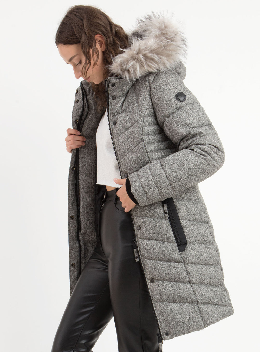 INSET HOODED
JACKET W/ POCKET TAPE
DETAIL & REMOVA
-CHARCOALMIX