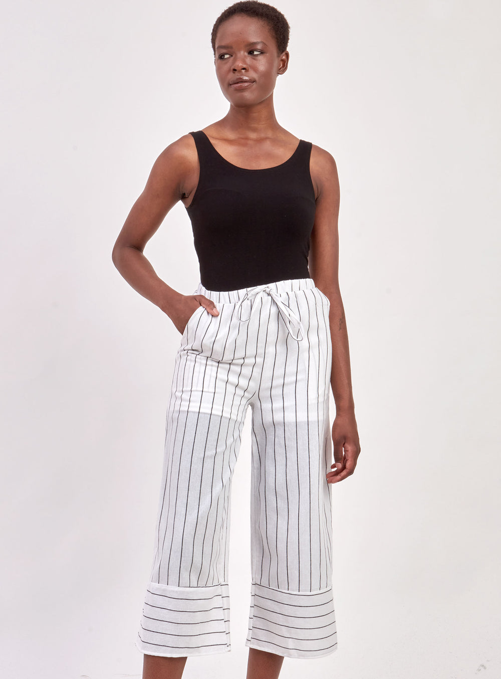 STRIPED CAPRI-OFFWHITE