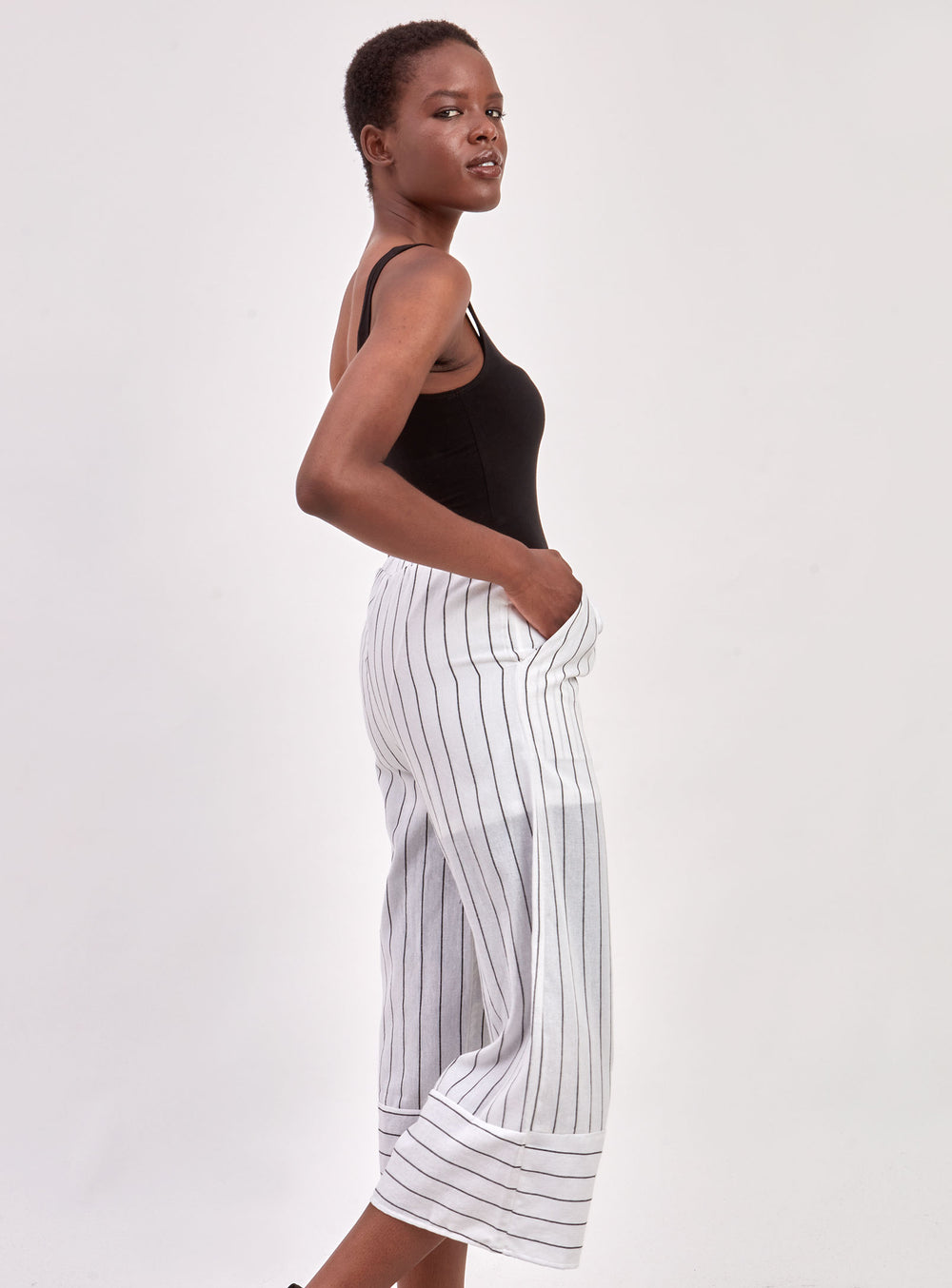 STRIPED CAPRI-OFFWHITE