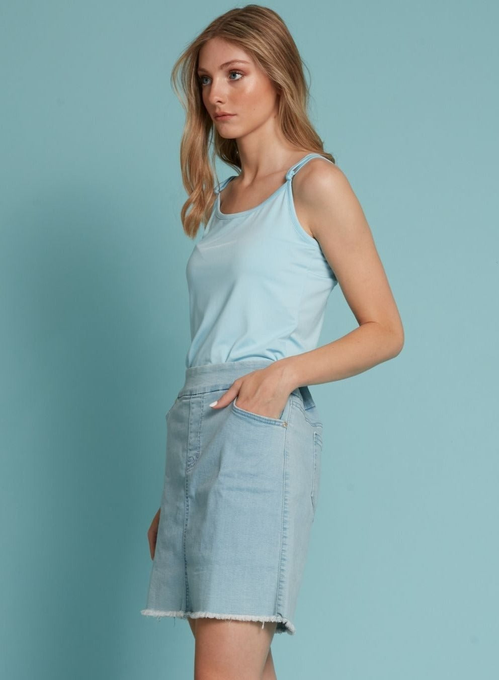 Light Indigo Denim||Denim indigo clair